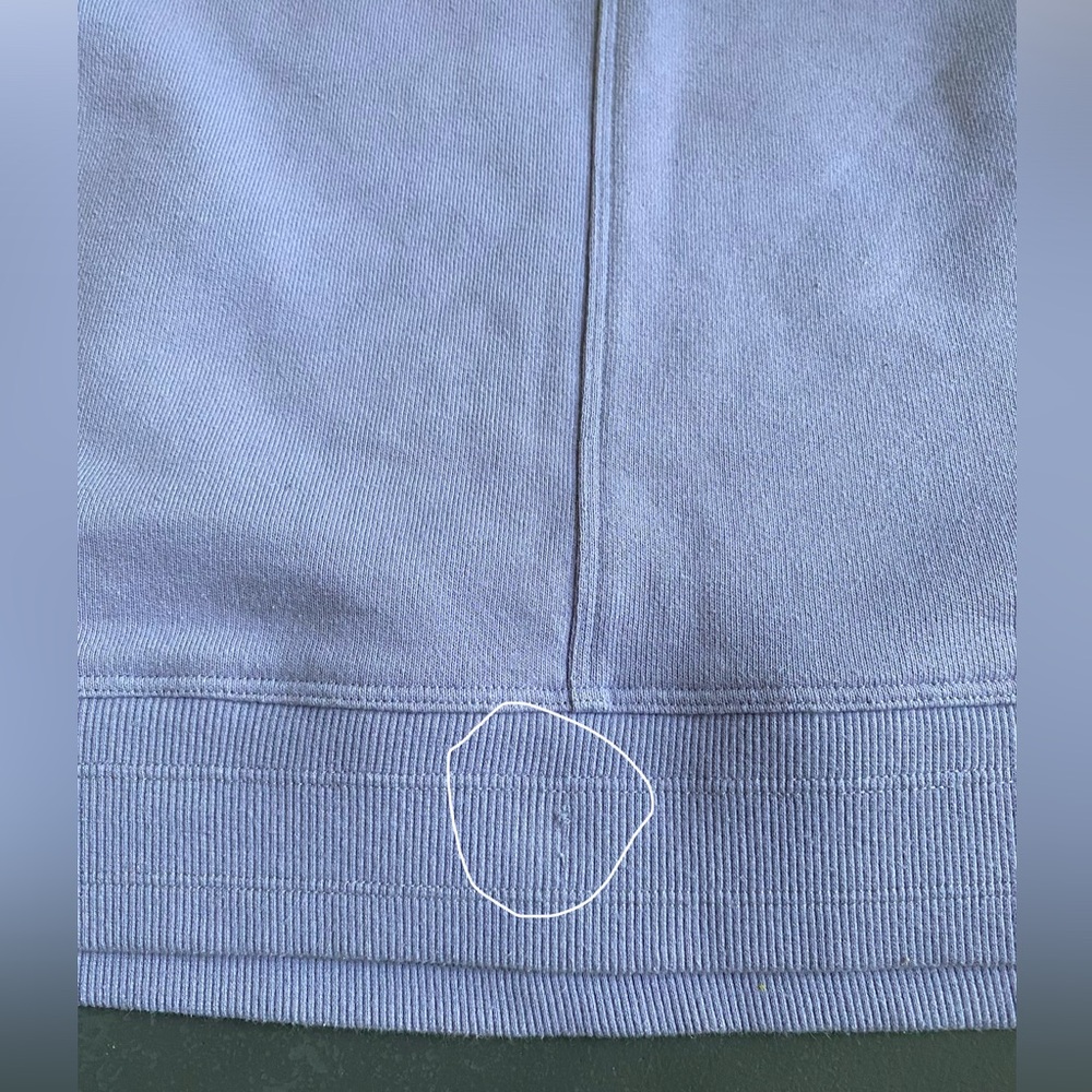 Calvin Klein women’s Light Lavender Crewneck Sweatshirt Size M ( small defect) - Picture 11 of 12